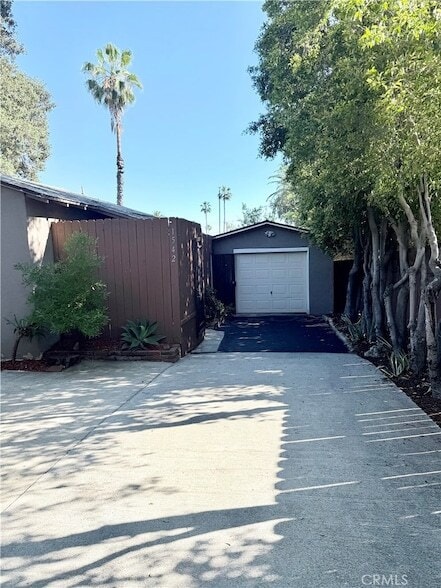 Building Photo - 1542 E Woodbury Rd