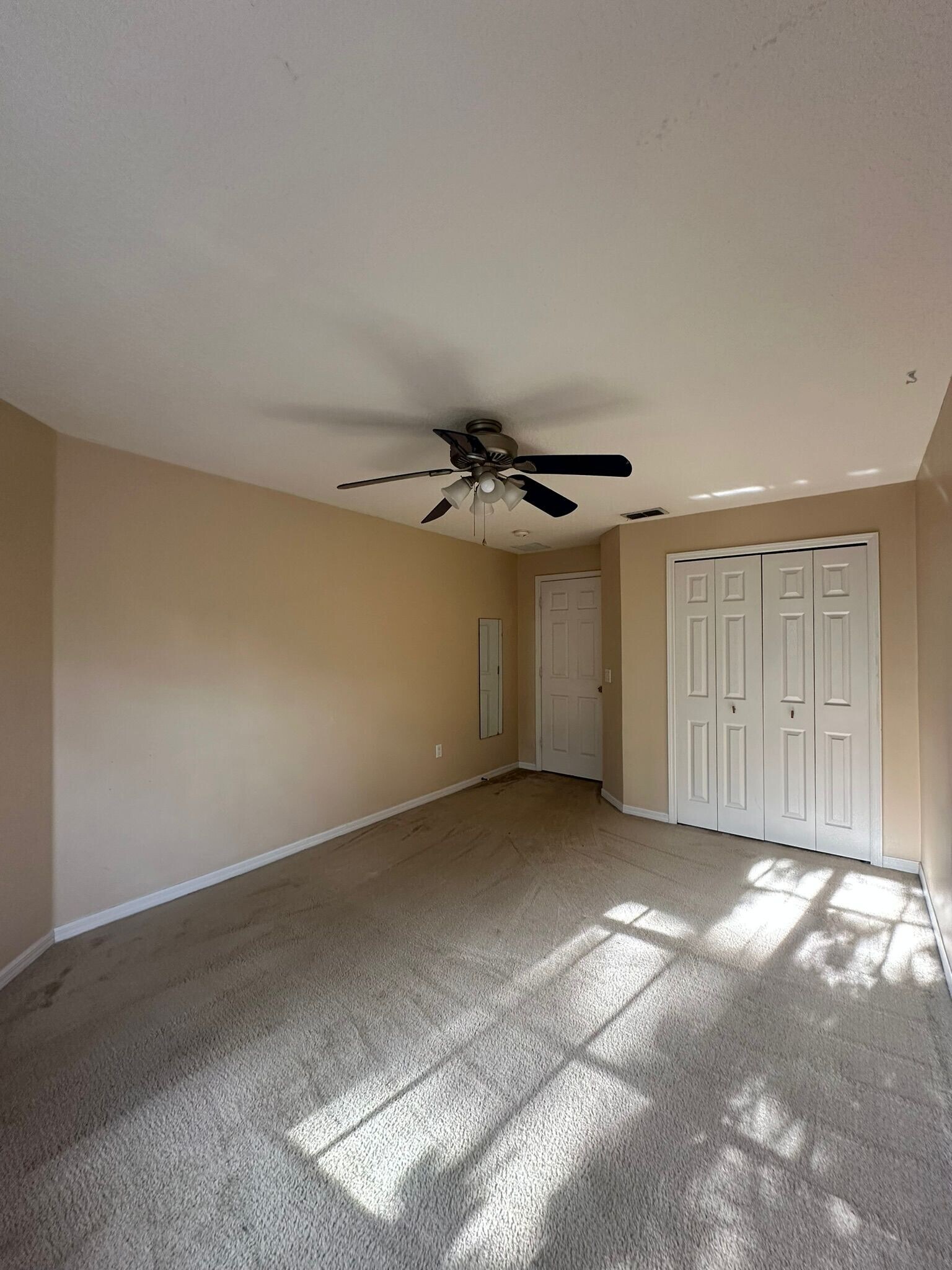 Front $815 - 3687 Oakdale Cir