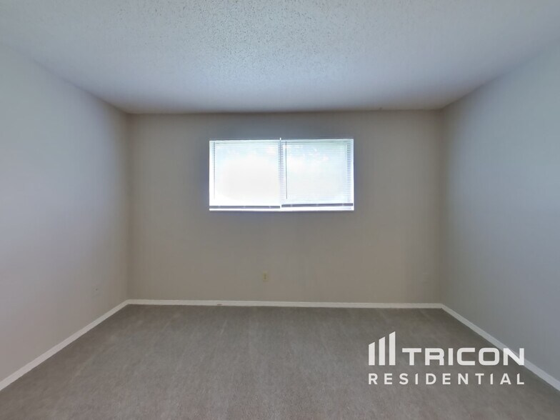 Building Photo - 1805 Alder Dr