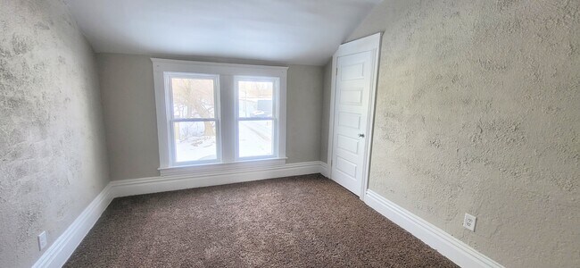 Building Photo - 215 W Masterson Ave