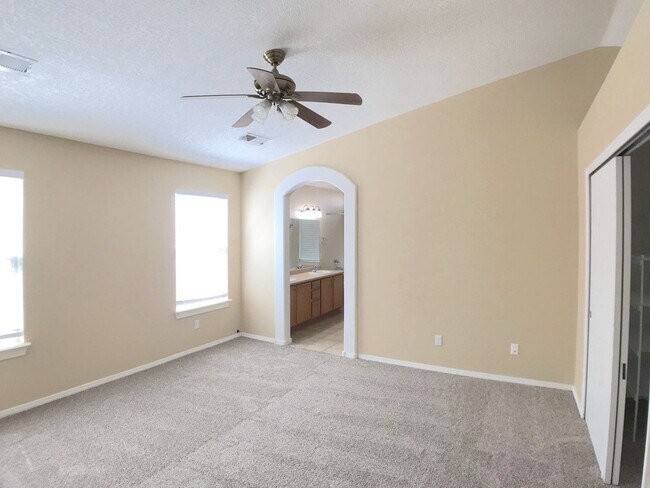 Building Photo - Spacious 3BR/2BA Home in Ventana Ranch wit...