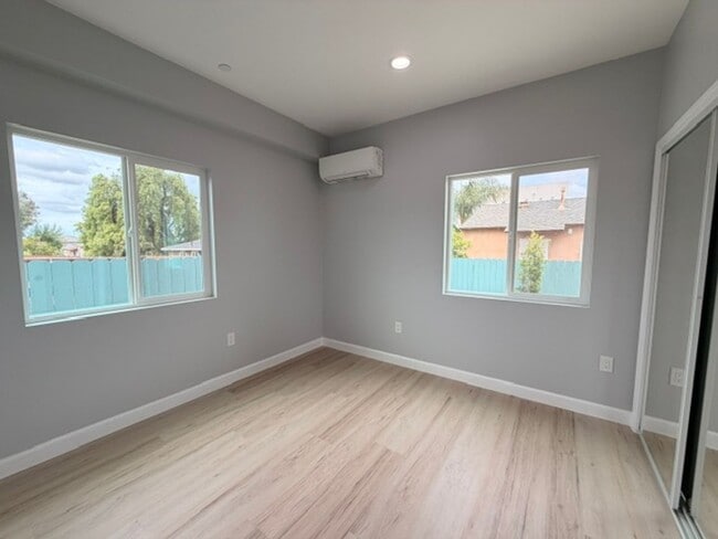 Building Photo - 5256-5260 Groveland Drive