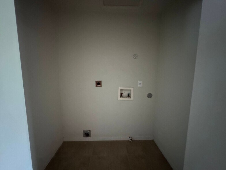 Building Photo - 303 S 42nd St