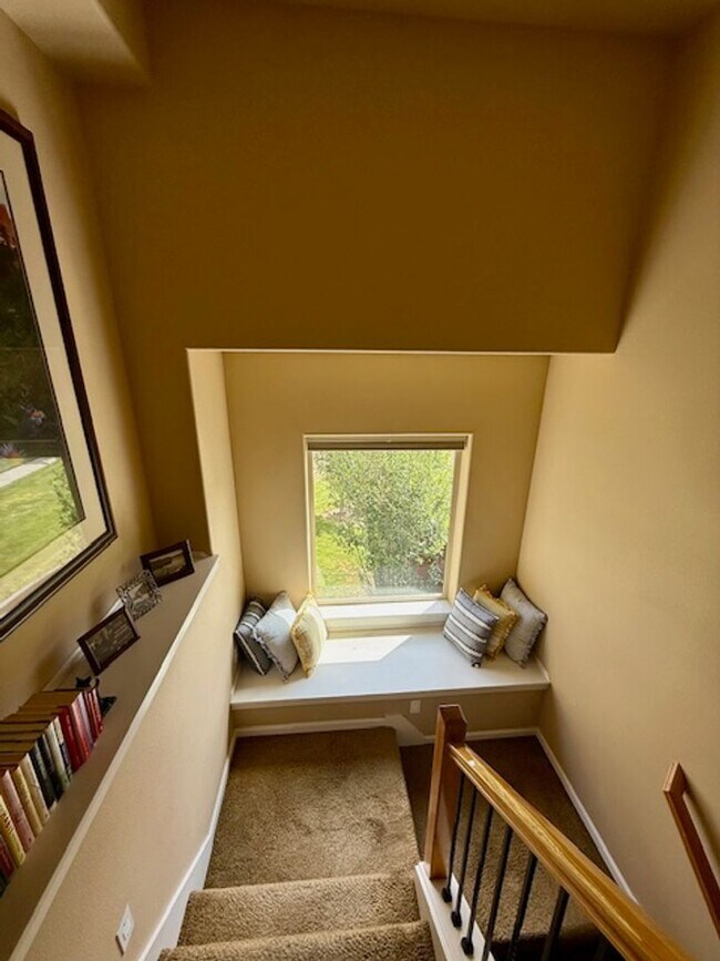 Building Photo - Spacious 3-Bedroom + Bonus Room Home in La...