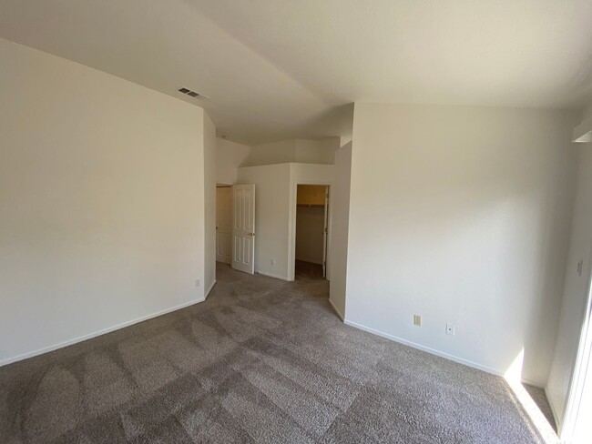 Building Photo - 3 Bed, 2 Bath Home in Elk Grove