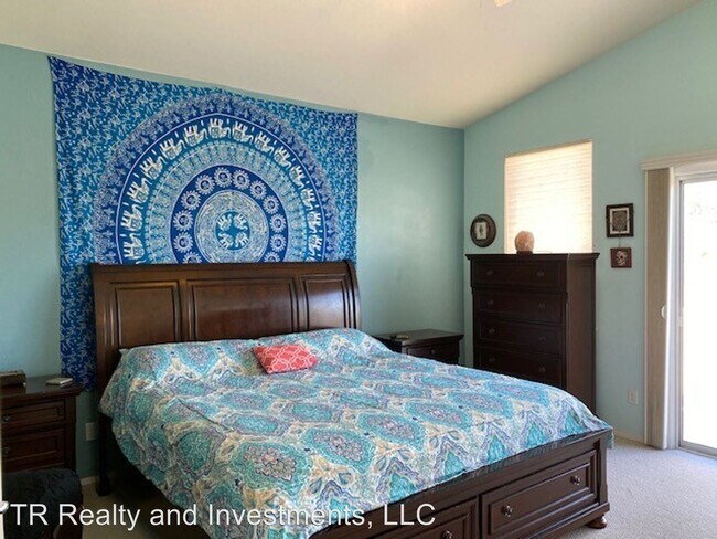 Building Photo - 5 br, 3 bath House - 372 Camino De las Casita