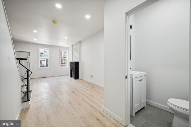 Building Photo - 1853 Tulip St