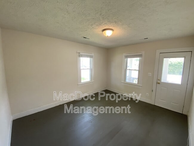 Building Photo - 318 3rd St