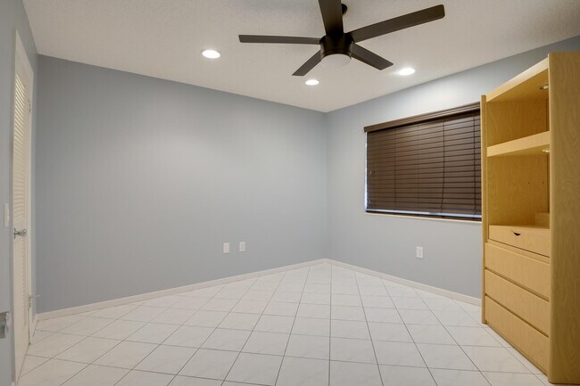 Building Photo - 4272 Deste Ct