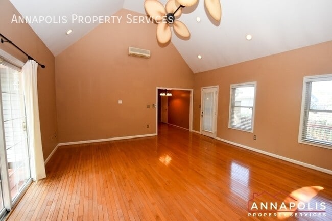 Building Photo - 714 Old Love Point Rd