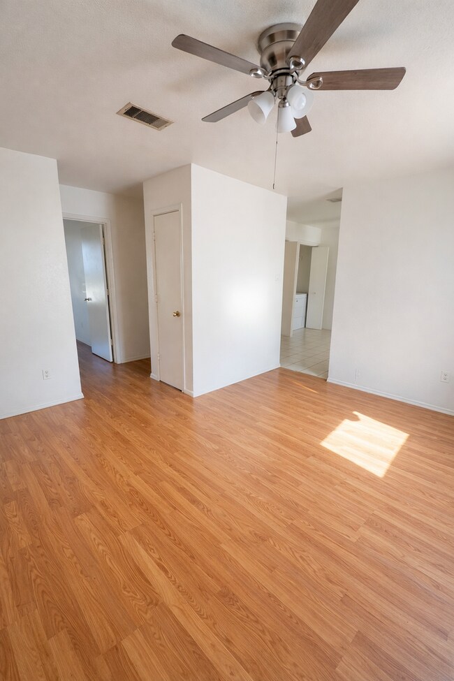 Building Photo - 1111 Horizon Dr