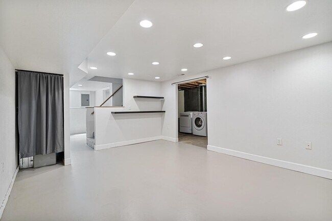 Building Photo - Inviting, remodeled 3-bdr/1.5-bath in Division/Hawthorne duplex—Privacy, A/C, parking, & storage
