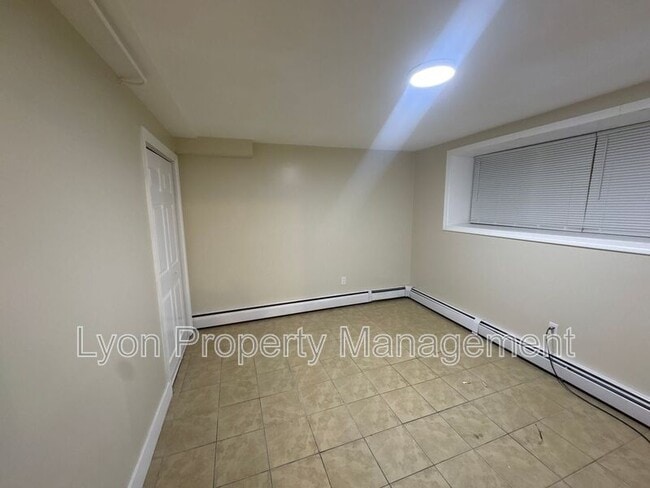 Building Photo - 51 Adelaide Ave