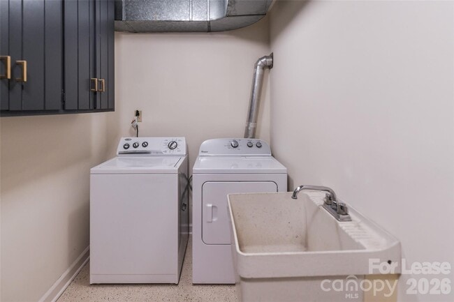 Building Photo - 2630 Fernbank Dr