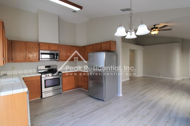 Building Photo - Updated 3bd/2ba Home near Cosumnes River College