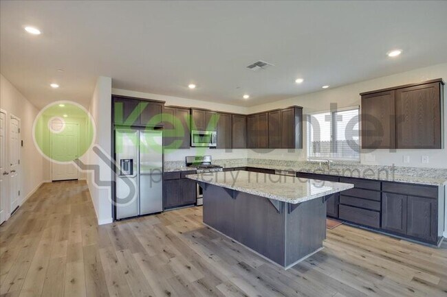 Building Photo - 5584 Harcrest Dr