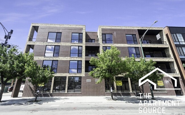 Building Photo - 520 N Western Ave