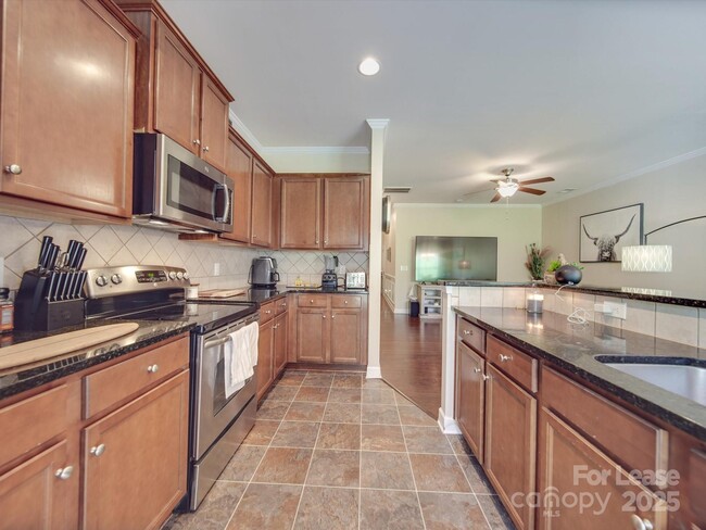 Building Photo - 5657 Tipperlinn Way