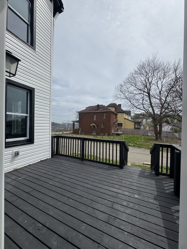 Building Photo - 3200 Brunot Ave