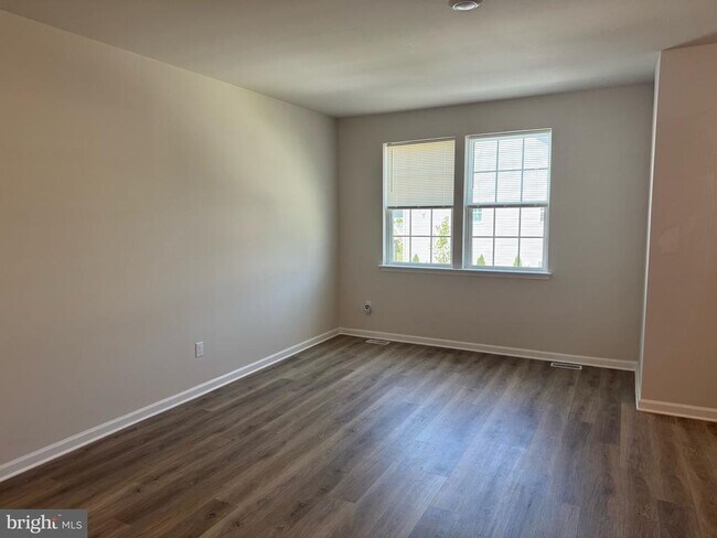 Building Photo - 288 Macoun Way