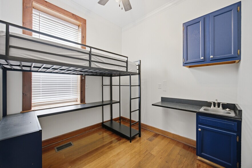 Building Photo - 823 McCallie Ave