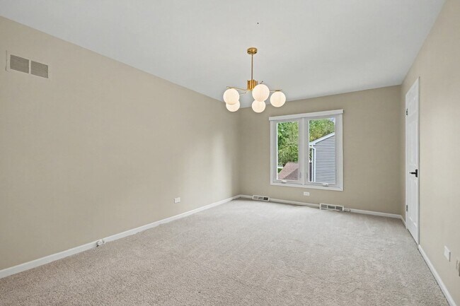 Building Photo - 1120 Summit Hills Ln