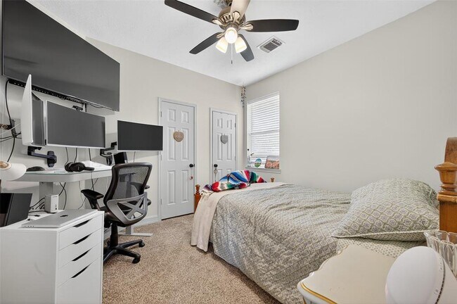 Building Photo - 3214 Southmere Ln
