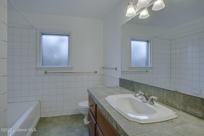 Building Photo - 3608 43rd St