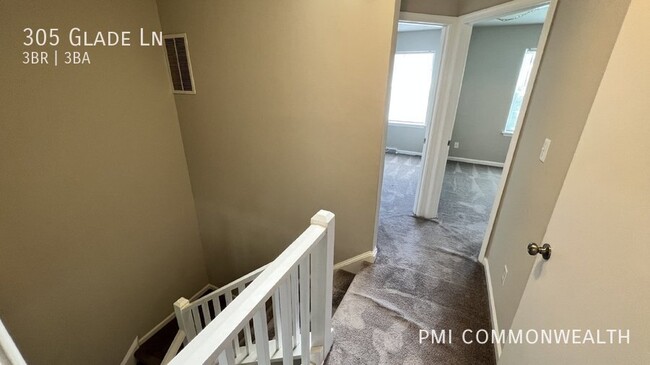 Building Photo - 3 Bed / 2.5 Bath Townhouse (Available 4/10...