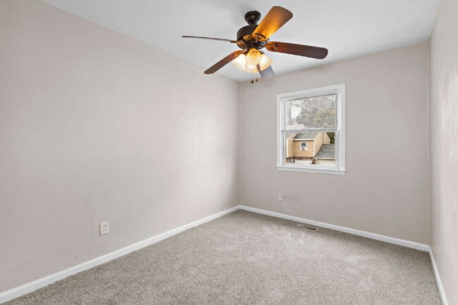 Building Photo - Western Branch Townhouse