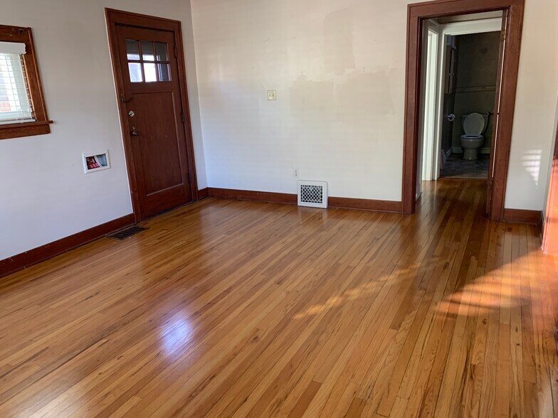 Building Photo - 864 S Pearl St