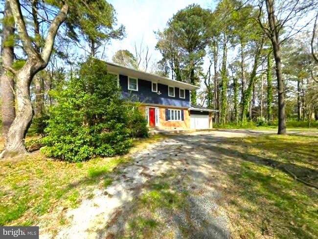 Building Photo - 8241 Robin Hood Dr