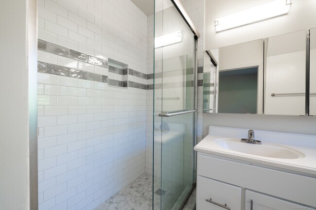 Building Photo - 206 Montoya Dr