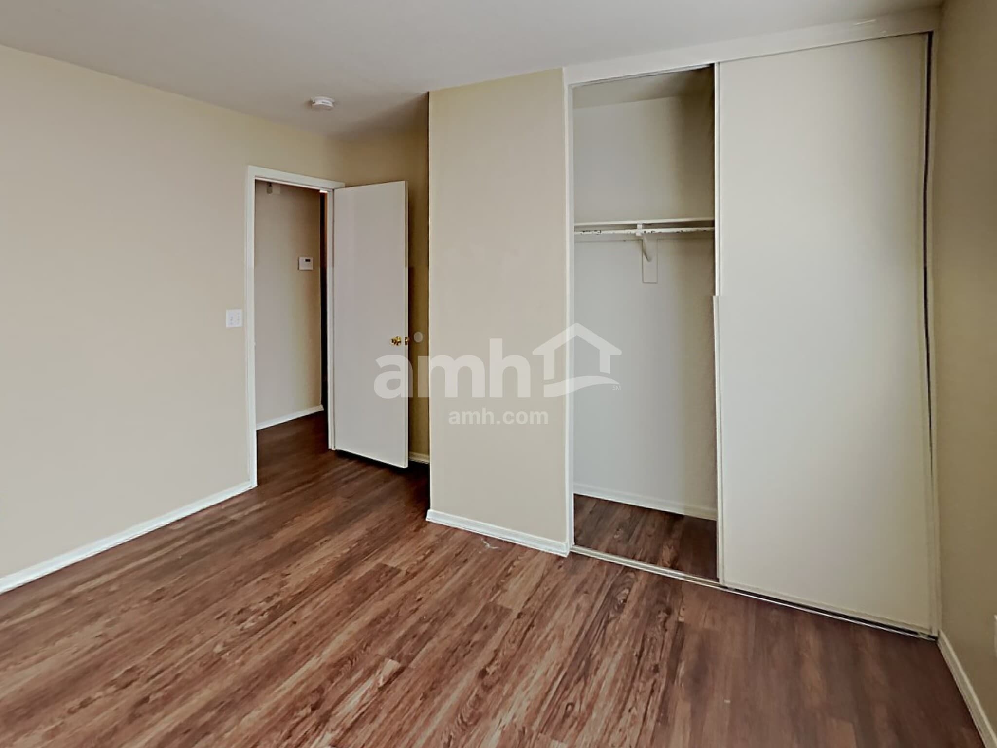 Building Photo - 242 S Valle Verde