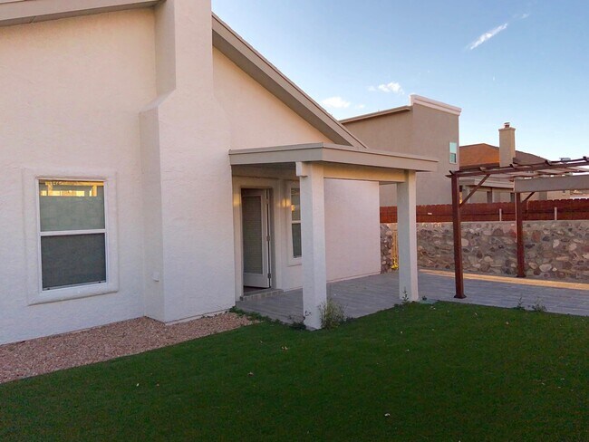 Building Photo - 1470 Senda Del Sol Ln