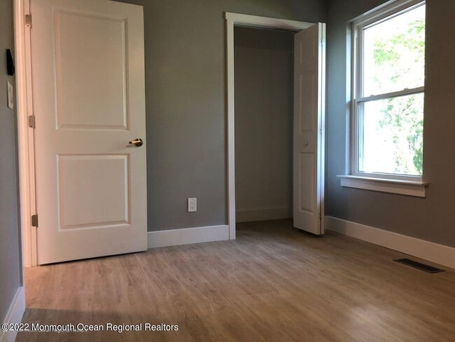 Building Photo - 517 Asbury Ave