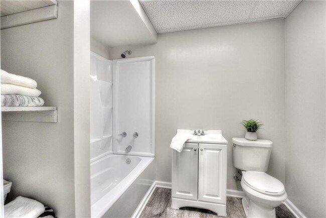 Building Photo - 178 Colton Dr