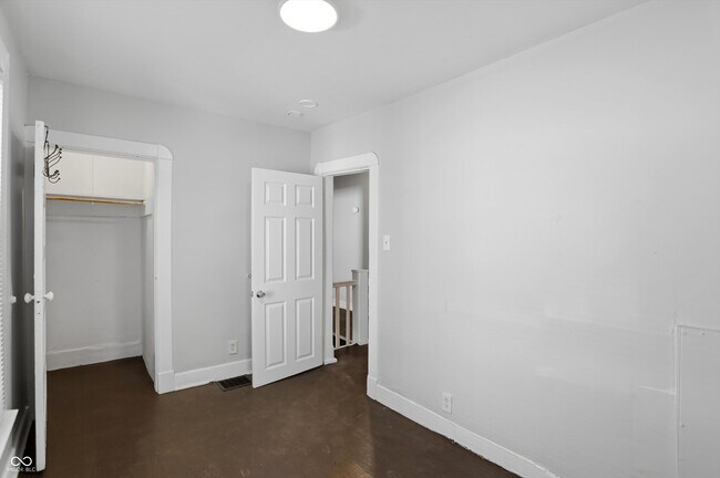 Building Photo - 512 N Beville Ave