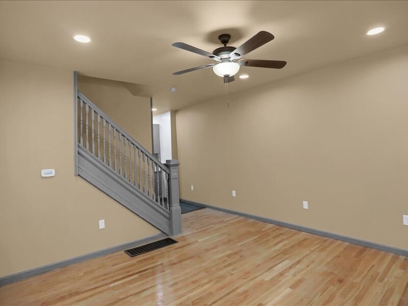 Building Photo - 844 Memorial Ave