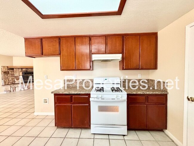 Building Photo - 16578 Odell Ave