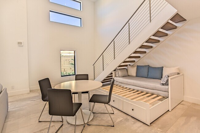 Building Photo - 1955 NE 4th St