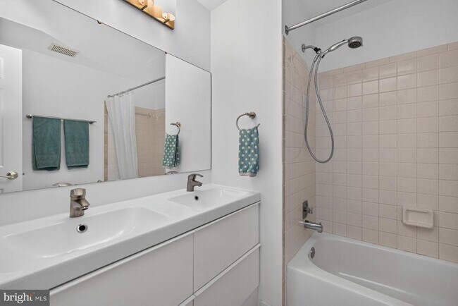 Building Photo - 4009 Shallow Brook Ln