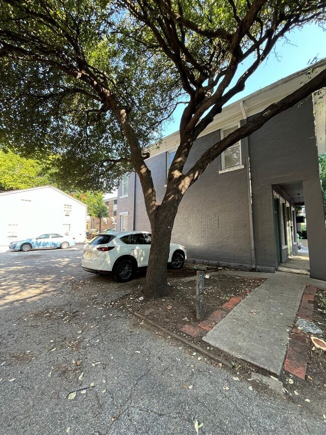 Building Photo - 2204 Rio Grande St