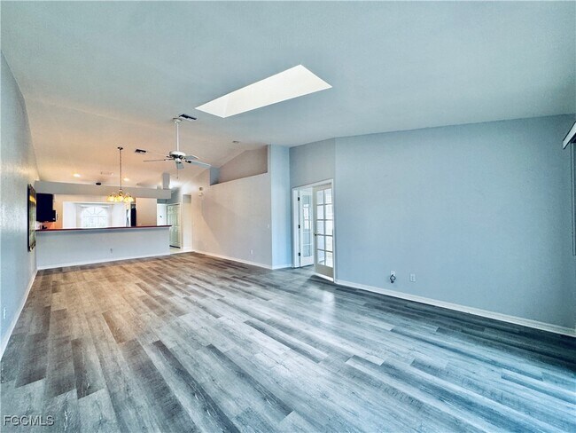 Building Photo - 1320 SE 6th Ave