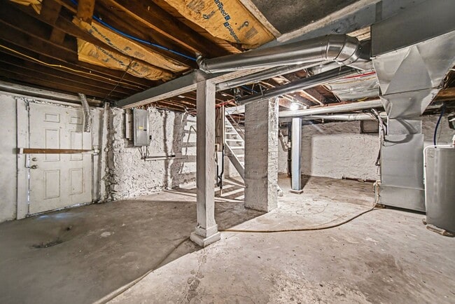 Building Photo - Cozy 2 Bed, One Bath Home In Downtown Kansas City!