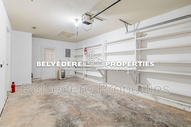 Building Photo - 2320 Meadow Gate Dr