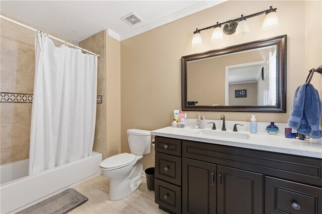 Building Photo - 200 Azalea Cove Ln