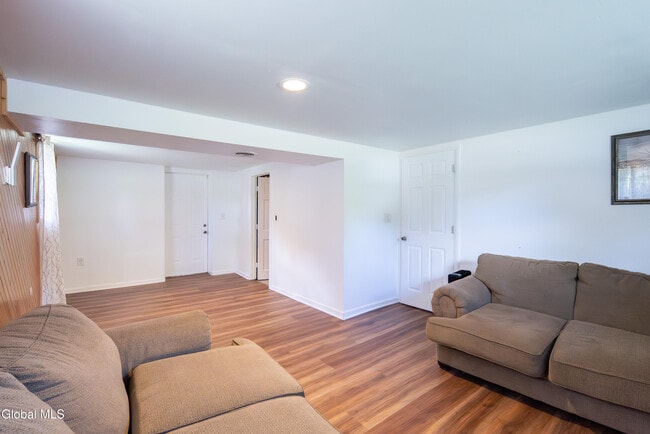 Building Photo - 99 Fiddlers Ln