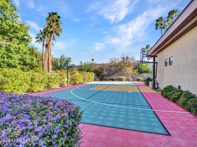 Building Photo - 6031 E Paradise Dr