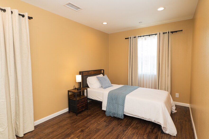 Bedroom 1 - 938 S Bernal Ave